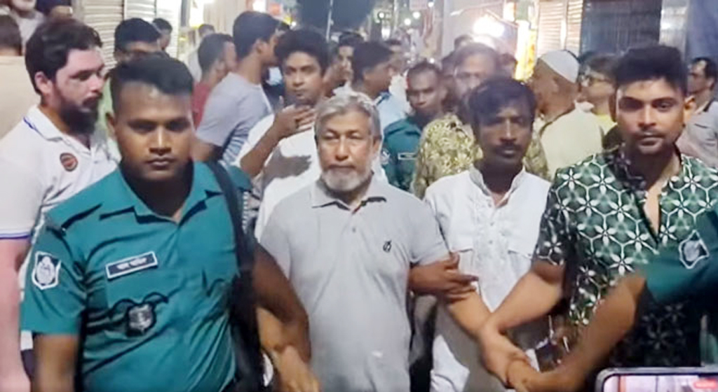 রাজশাহীতে জামিনে থাকা আ.লীগ নেতাকে পুলিশে দিলেন বিএনপির কর্মীরা